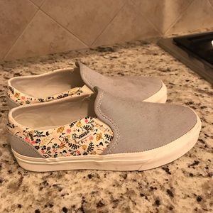 SUPER cute floral vans! Rarely worn!